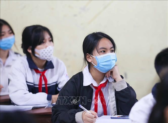 Học sinh lớp 9 trường THCS Đông Quang, huyện Ba Vì trong sáng đầu tiên đi học trở lại. Ảnh minh họa: Thanh Tùng/TTXVN