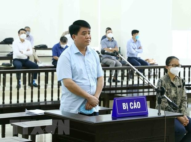 Bị cáo Nguyễn Đức Chung (cựu Chủ tịch Ủy ban Nhân dân thành phố Hà Nội) khai báo trước Tòa. (Ảnh: Phạm Kiên/TTXVN)
