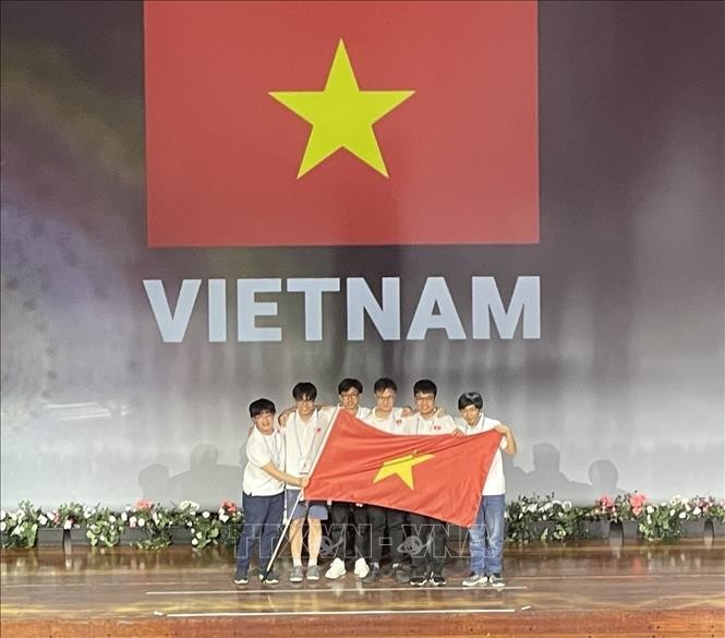 6/6 học sinh Việt Nam đoạt giải tại kỳ thi Olympic Quốc tế năm 2022. Ảnh: TTXVN phát