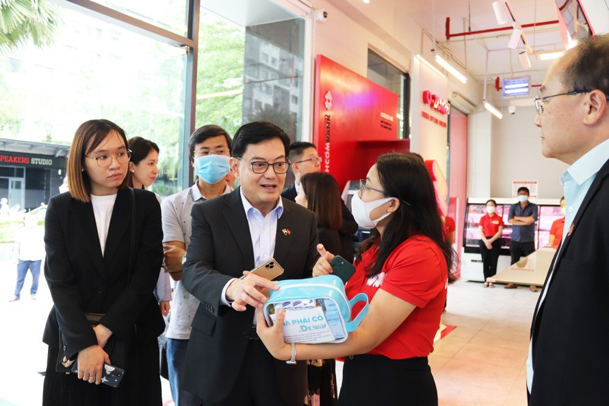 Phó Thủ tướng Singapore Heng Swee Keat thăm cửa hàng WIN tại chung cư New City, phường Bình Khánh, TP. Thủ Đức