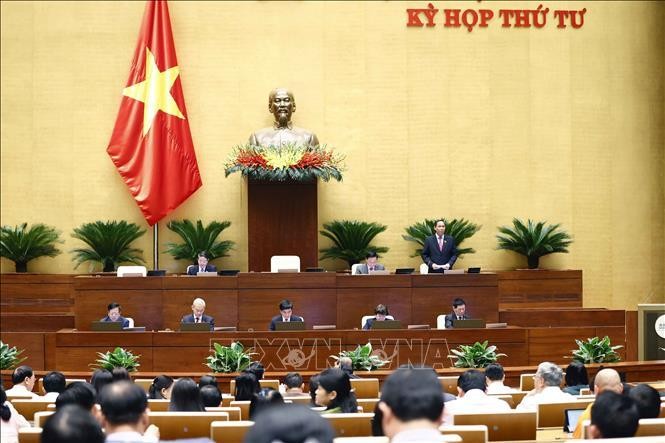 Phó Chủ tịch Quốc hội Trần Quang Phương điều hành phiên họp. Ảnh: Doãn Tấn/TTXVN