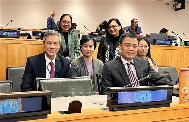 Đoàn liên ngành Việt Nam do Đại sứ Đặng Hoàng Giang (ngoài cùng bên phải), Trưởng Phái đoàn Việt Nam tại Liên hợp quốc làm Trưởng đoàn, tham dự hội nghị. Ảnh: TTXVN