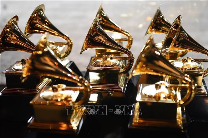 Những chiếc cúp giải Grammy. Ảnh: AFP/TTXVN