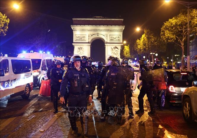 Cảnh sát Pháp tuần tra tại Paris ngày 1/7/2023. Ảnh: AFP/TTXVN
