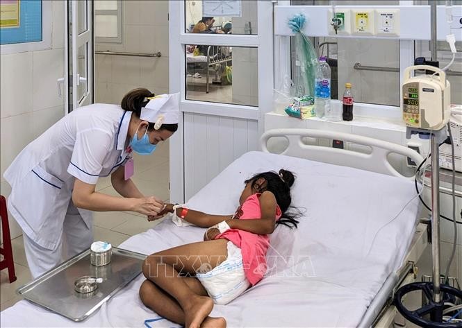 Bệnh nhi được chăm sóc tại Bệnh viện Đa khoa tỉnh Ninh Thuận. Ảnh: TTXVN phát
