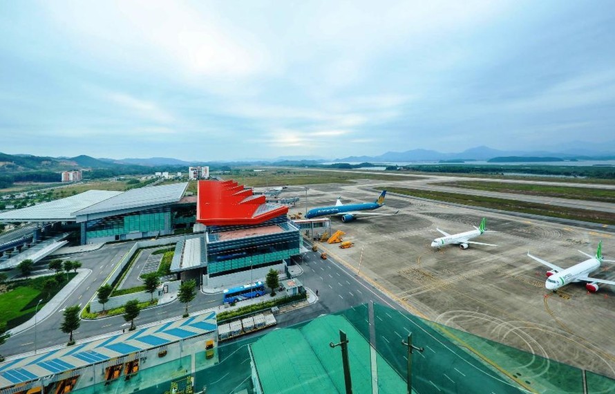Máy bay tại Cảng hàng không quốc tế Vân Đồn. (Ảnh: PV/Vietnam+)