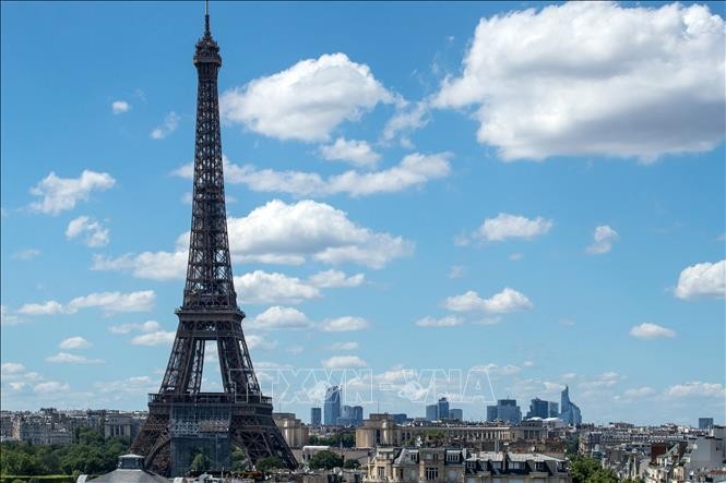 Tháp Eiffel ở thủ đô Paris, Pháp. Ảnh: AFP/TTXVN