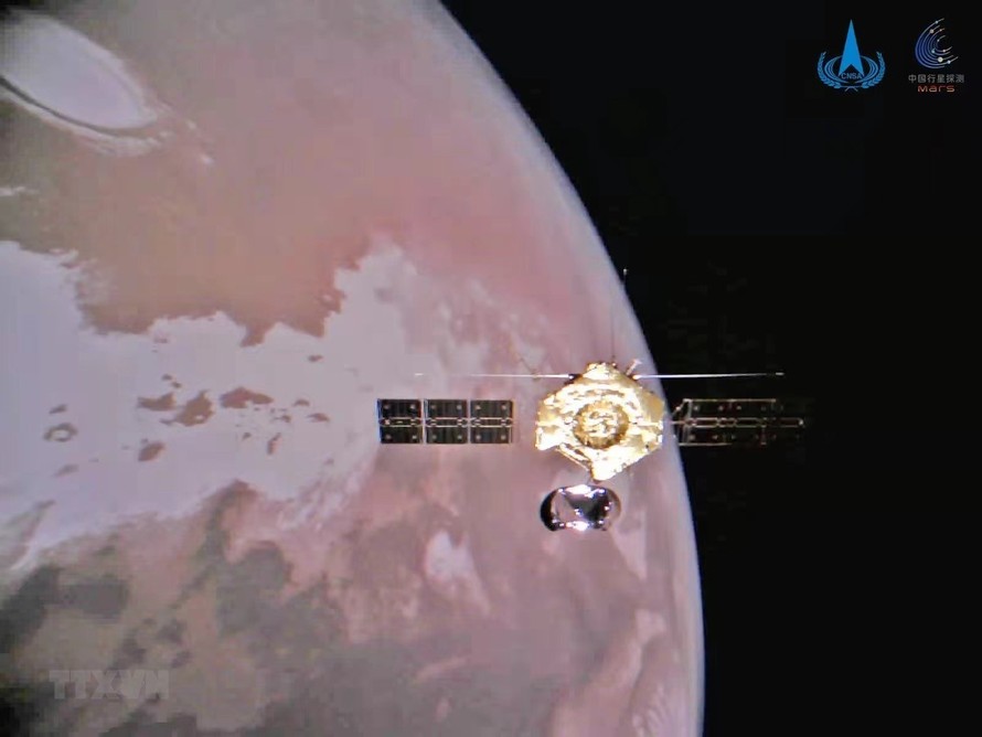 Cơ quan Quản lý Không gian Quốc gia Trung Quốc công bố hình ảnh tàu vũ trụ Thiên Vấn 1 tiếp cận Sao Hỏa, ngày 1/1/2022. (Ảnh: THX/TTXVN)
