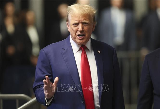 Cựu Tổng thống Mỹ Donald Trump phát biểu với báo giới tại tòa án ở New York, Mỹ, ngày 6/5/2024. Ảnh: AFP/TTXVN