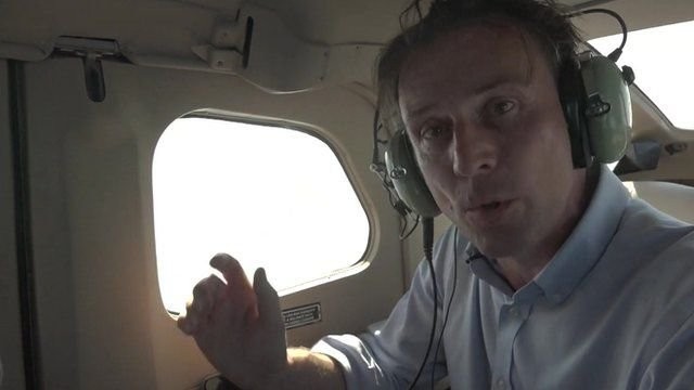 Video: Phóng viên BBC bay sát đảo Trung Quốc xây trái phép