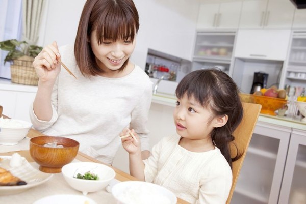Học mẹ Nhật cách khen con đúng "chuẩn"