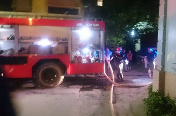 Hà Nội: Hai cụ già mắc kẹt trong đám cháy ở căn nhà 5 tầng