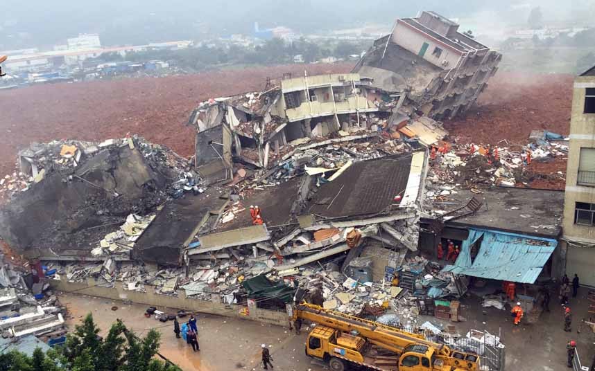 Video: Lở đất kinh hoàng ‘nuốt chửng’ nhiều tòa nhà ở TQ