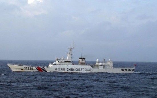 Tàu Trung Quốc mang 4 khẩu pháo áp sát đảo tranh chấp với Nhật Bản