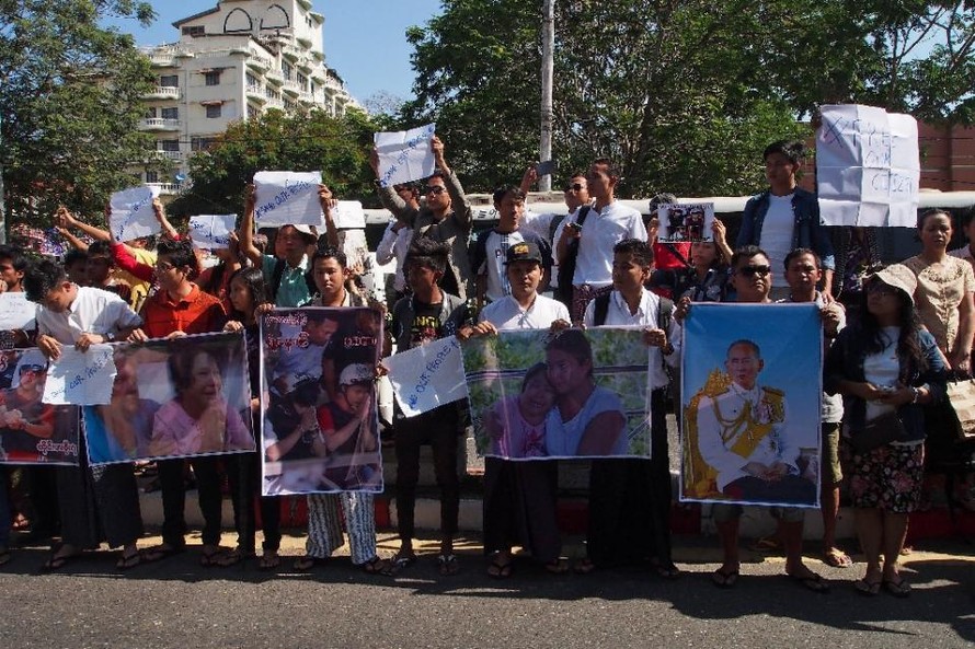 Hàng trăm người biểu tình trước ĐSQ Thái Lan phản đối án tử hình