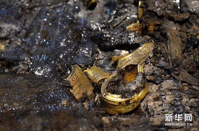 Phát hiện hàng trăm thỏi vàng bên trong mộ 2.000 năm