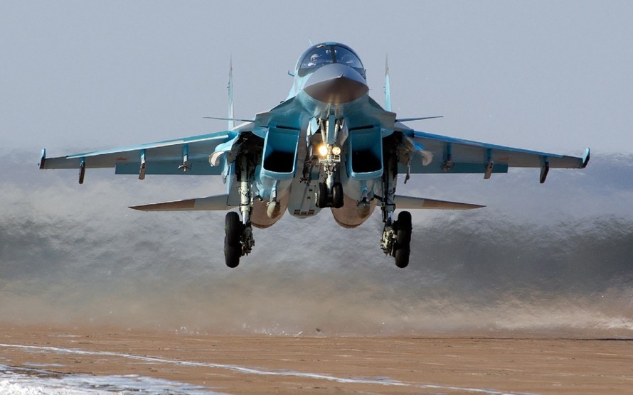 Khám phá thiết kế độc dị và sức mạnh của ‘xe tăng bay’ Su-34