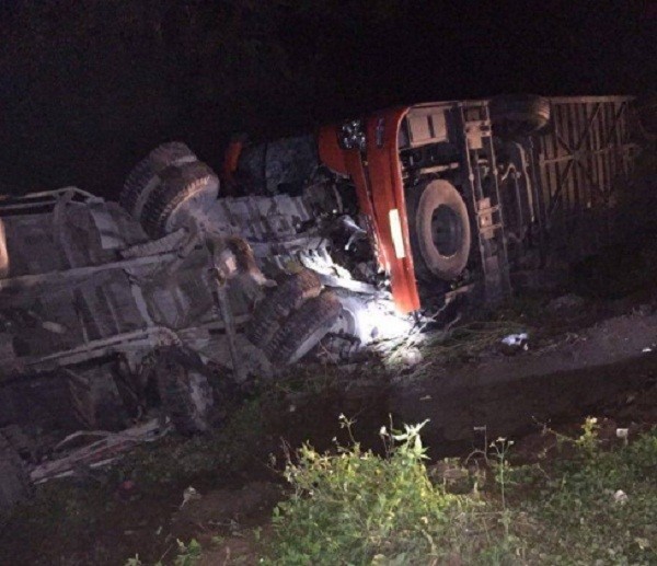 Tai nạn kinh hoàng trên cao tốc Pháp Vân - Cầu Giẽ, 19 người thương 