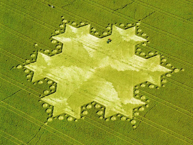 Lý giải những vòng tròn bí ẩn trên cánh đồng lúa mì ở Anh
