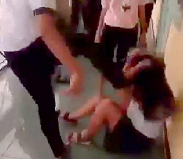 Nữ sinh Huế đánh bạn: Nhà trường, giáo viên bị cắt thi đua