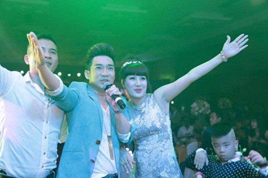 Đại gia Thái Bình chi tiền tỷ mời 50 ca sĩ trong tiệc sinh nhật vợ