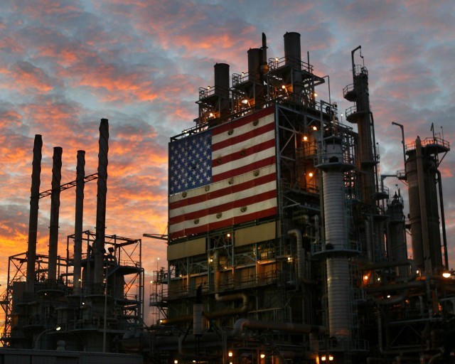 Giá dầu Mỹ ‘tụt đáy’, thấp nhất trong vòng 13 năm