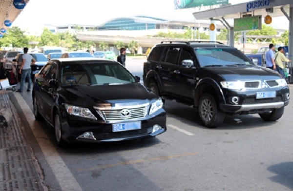 Ô tô đỗ quá 3 phút trong sân bay Tân Sơn Nhất sẽ bị phạt