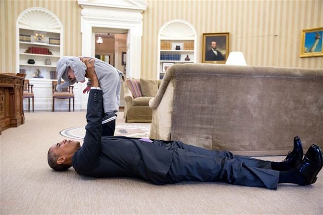 Khoảnh khắc đời thường ấn tượng nhất 2015 của Tổng thống Mỹ Obama