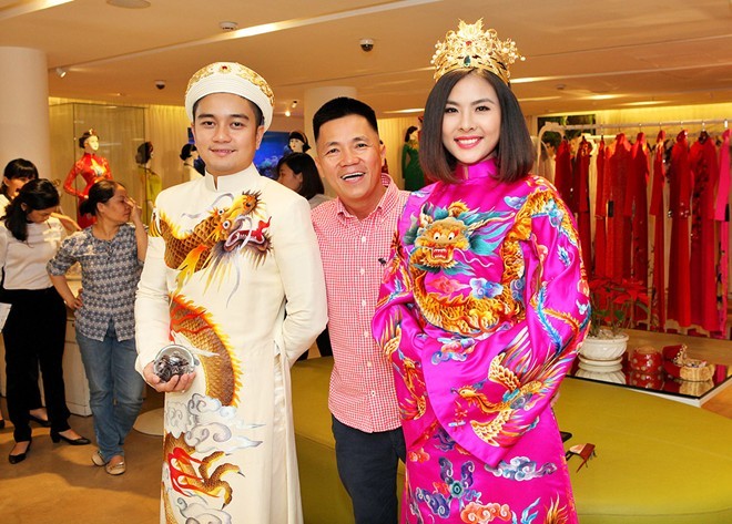 Tiết lộ áo cưới độc đáo của Vân Trang theo phong cách hoàng bào