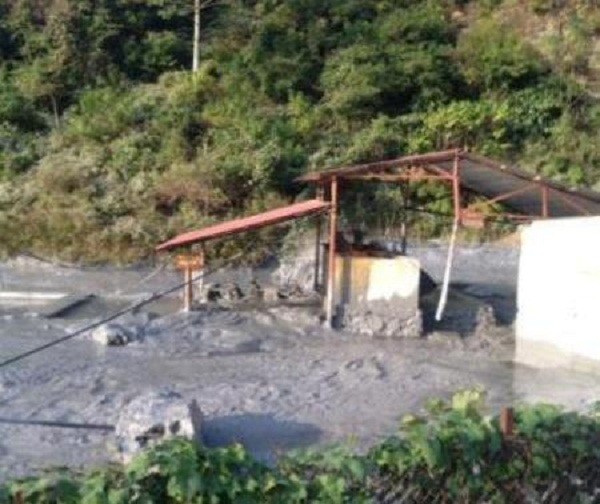 Cao Bằng: Sông Gâm ô nhiễm nặng do vỡ bể chứa nước thải chì, kẽm