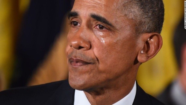 Tổng thống Mỹ Obama bật khóc khi nói về bạo lực súng đạn