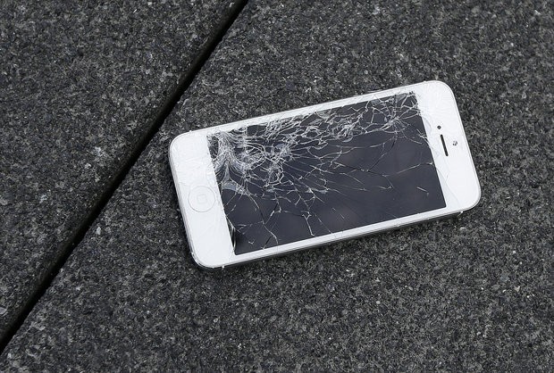 iPhone vỡ màn hình sẽ được Apple đổi ngay máy mới