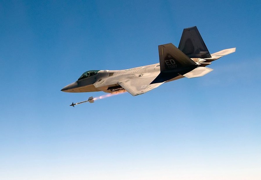 Mỹ 'đốt tiền' đưa F-22 thử lửa ở Syria dù không cần thiết