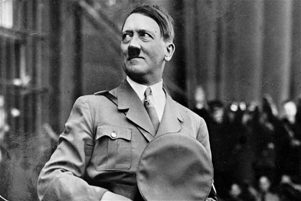 Cuộc chinh phục châu Âu và dị tật 'của quý' của Hitler