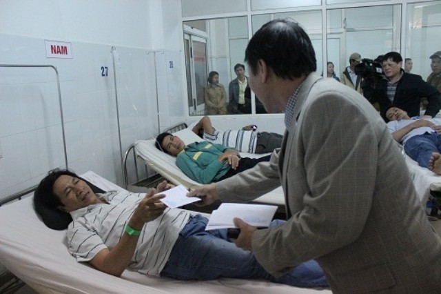 16 người gặp nạn trong vụ lật xe ở Đà Nẵng