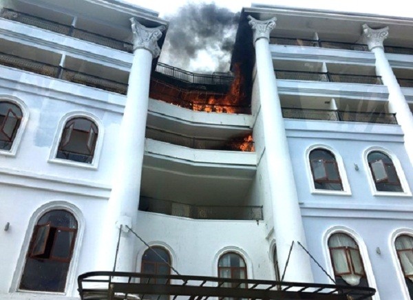 Cháy khách sạn lớn nhất Đà Lạt, hàng nghìn công nhân hoảng loạn