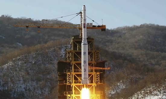 Triều Tiên phóng tên lửa tầm xa mang vệ tinh