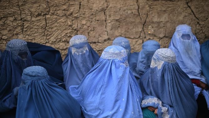 Khám trinh tiết phụ nữ, trẻ em ở Afghanistan gây phẫn nộ
