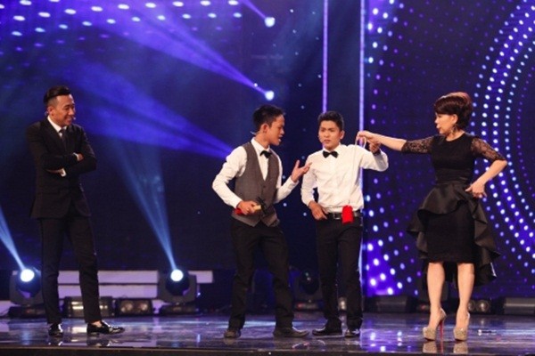 Thí sinh Vietnam’s Got Talent lấy búa đập đồng hồ của Trấn Thành