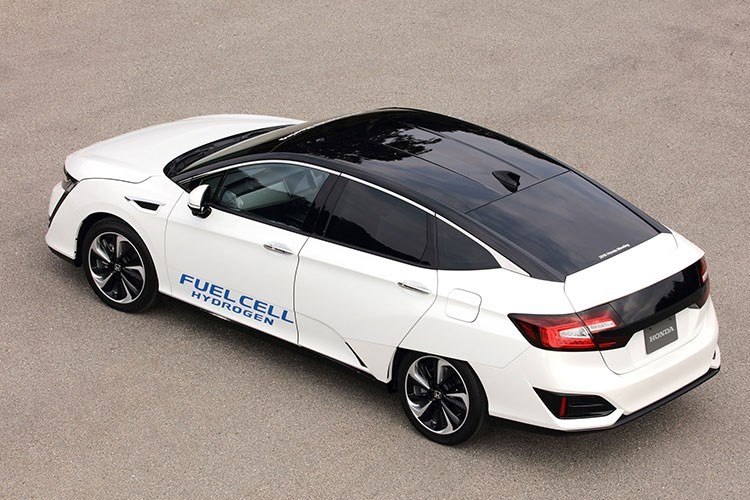 Honda ra mắt Clarity chạy gần 1.000 km bằng pin nhiên liệu 