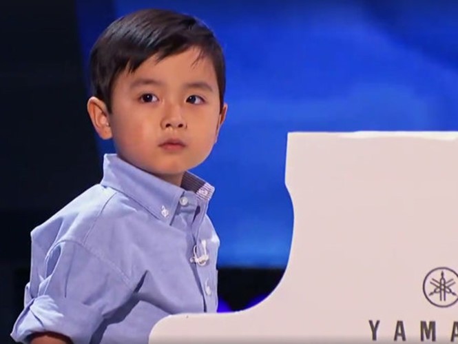 Người Mỹ ‘phát cuồng’ vì thần đồng piano gốc Việt 4 tuổi rưỡi
