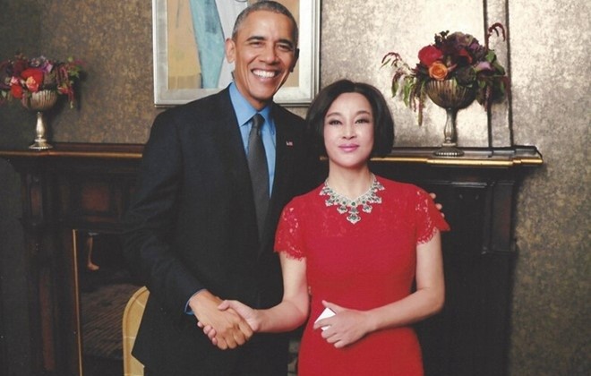 Diễn viên Lưu Hiểu Khánh khoe ảnh thân mật bên Tổng thống Obama