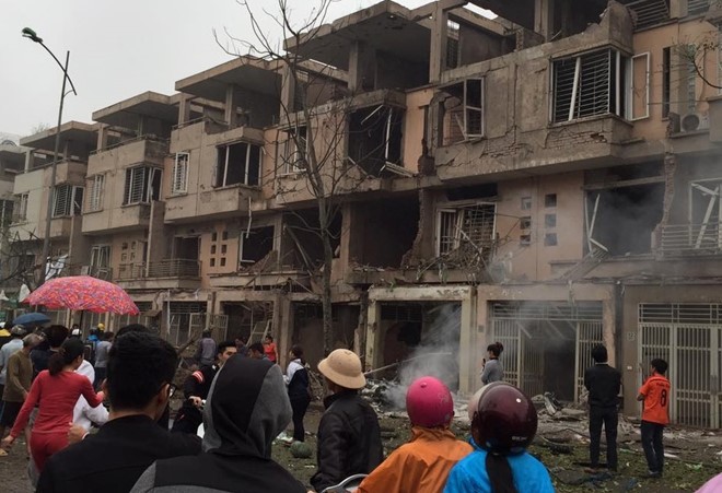 Vụ nổ ở Văn Phú - Hà Đông: Mặt đất rung chuyển, nhà cửa tan hoang