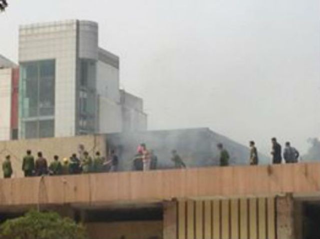 Cháy lớn ở Cung Thiếu nhi Hà Nội, huy động 4 xe cứu hỏa