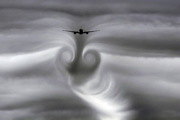 Máy bay Flydubai đã bị cuốn vào 'luồng khí quyển hẹp'?