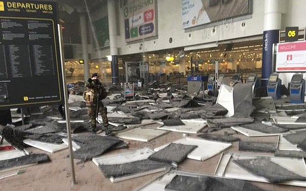 Sân bay Bỉ rung chuyển vì hai vụ nổ liên quan đến khủng bố?