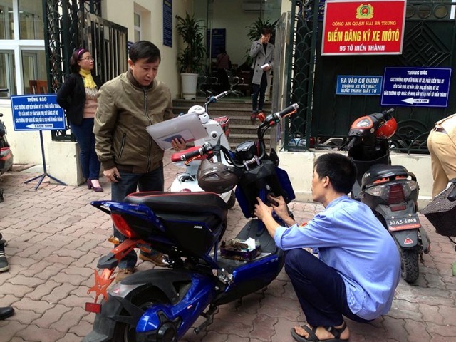 Từ 1/7/2016, phạt nặng nếu xe máy điện không đăng ký