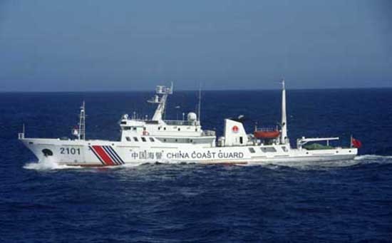 Ngư dân Philippines ném bom xăng vào tàu hải cảnh Trung Quốc?