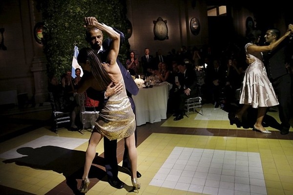 Rũ bỏ gánh nặng, Tổng thống Obama 'say đắm' với điệu Tango