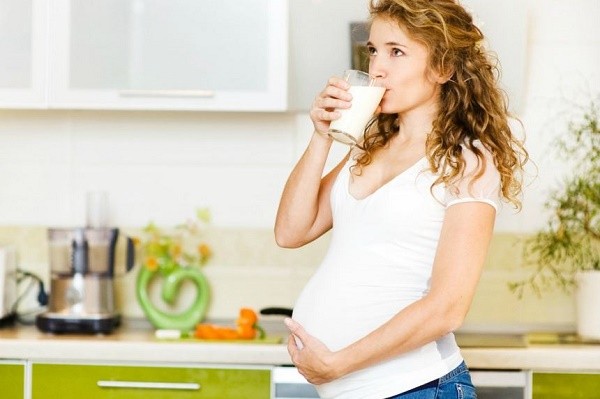 Phụ nữ mang thai có nên uống sữa đậu nành không?